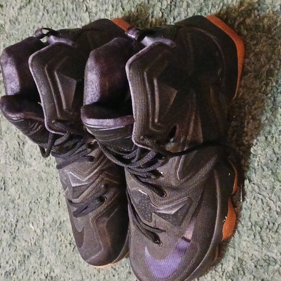 men's lebron james black lion 13. like new - Picture 2 of 10
